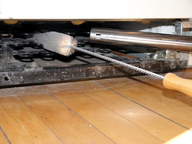http://4.bp.blogspot.com/_p-WTsj6n62A/SZl7sdCTp1I/AAAAAAAAAlo/Qc2_ygeesxU/w1200-h630-p-k-no-nu/cleaning_refrigerator_coils.jpg