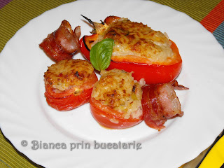 Ardei gras si rosii umplute cu orez