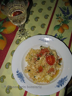 Paste fusilli cu rosii cherry si bacon la cuptor