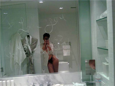 [rihanna_nude_photos.jpg]