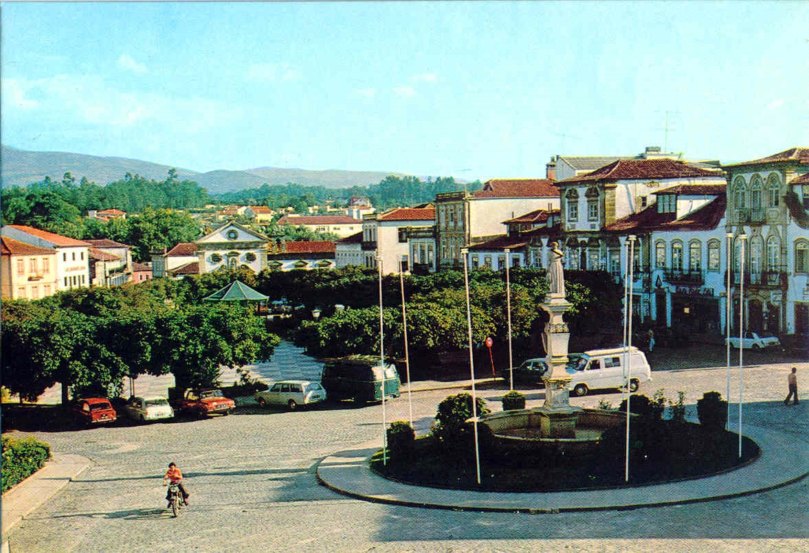 [Monção+-+Praça+Deu-la-deu+(p).jpg]