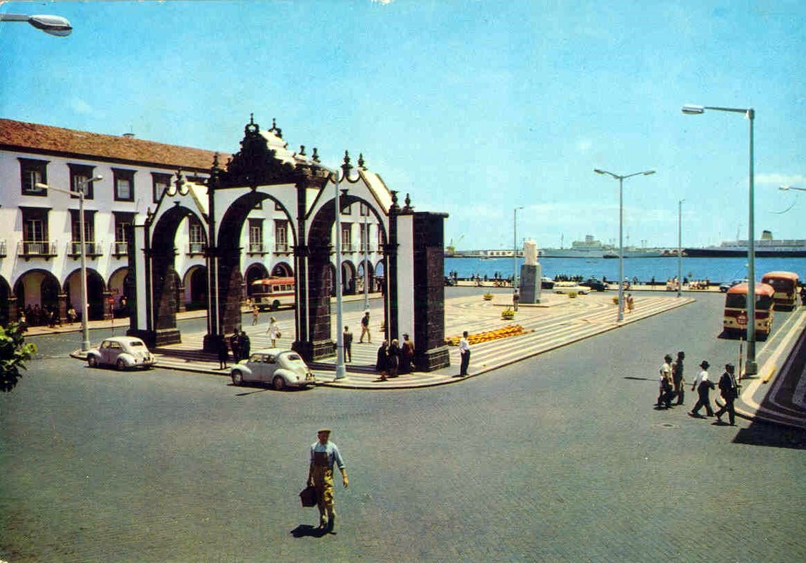 [Ponta Delgada - Portas da Cidade (2) (p).jpg]