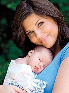 SunSatNews: Tiffani Thiessen|Okay with My Post-Baby Body