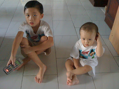 Don't Mess With Me: The Jonas Brothers.. Jonathan & Shawn.. Wahahaha