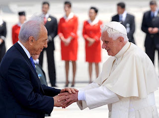 Pope Benedict XVI meeting with Israel President Shimon Peres about for an independent Palestinian homeland hq(hd) wallpaper
