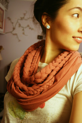 30 Fabulous DIY Scarf Tutorials featured by top US sewing and knitting blog, Flamingo Toes.