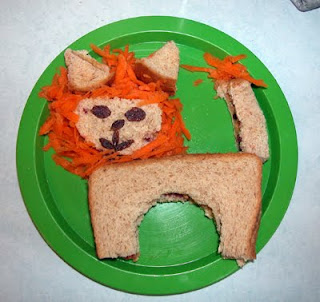 Sandwhich and carrot shreds shaped as a lion
