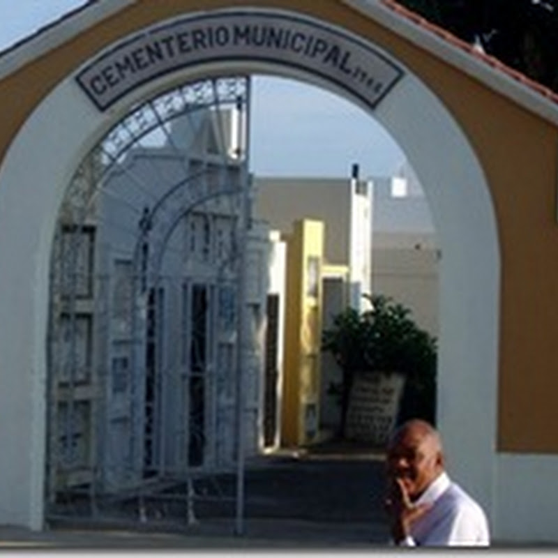 Cientos acuden a cementerios por Día de los Fieles Difuntos