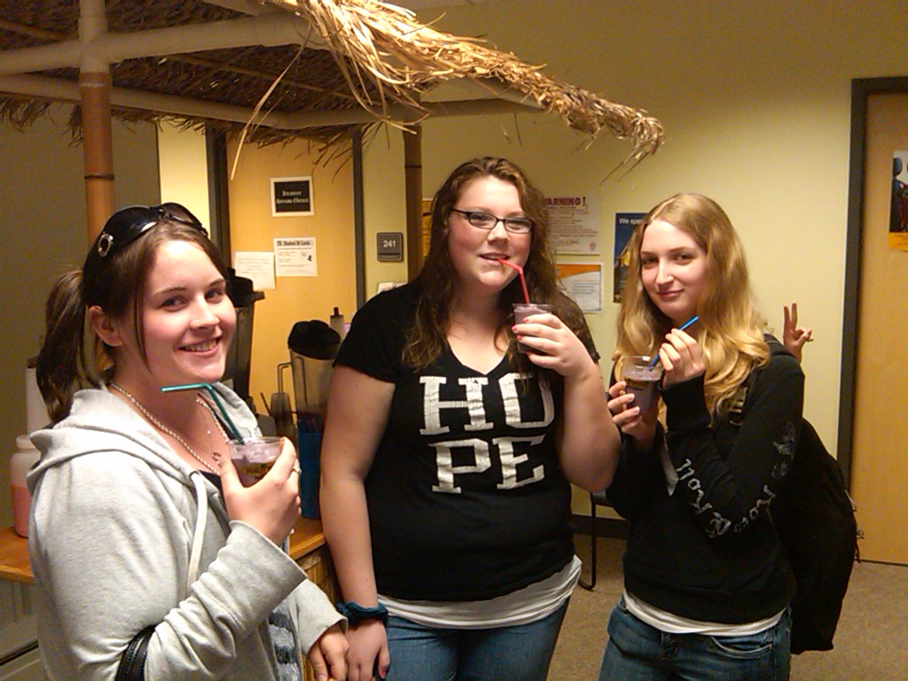 Maui Wowi Hawaiian Coffees and Smoothies Quincy College says Maui Wowi Hawaiian Smoothies are