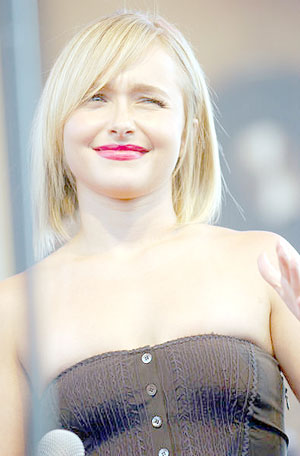[hayden-panettiere-netflix-live!-on-location-with-band-from-tv-show-8.jpg]