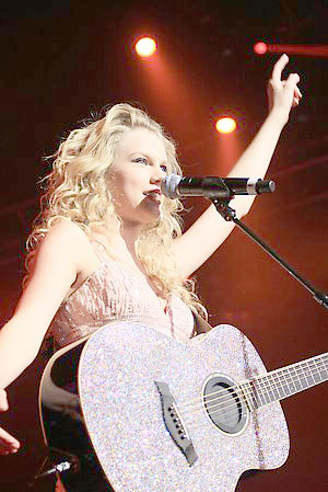 [taylor+swift+love+story+4.jpg]