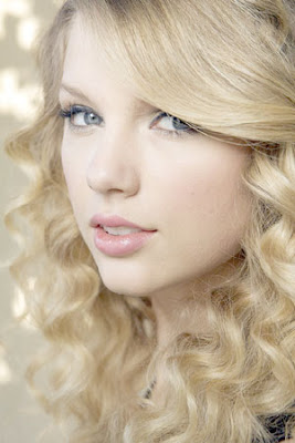 How Tall is Taylor Swift