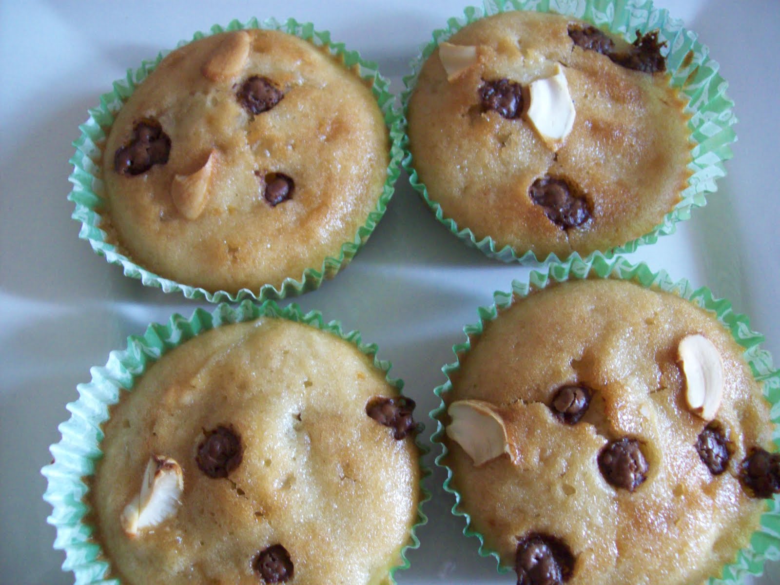 Ruchi Eggless Apple Raisin Muffins