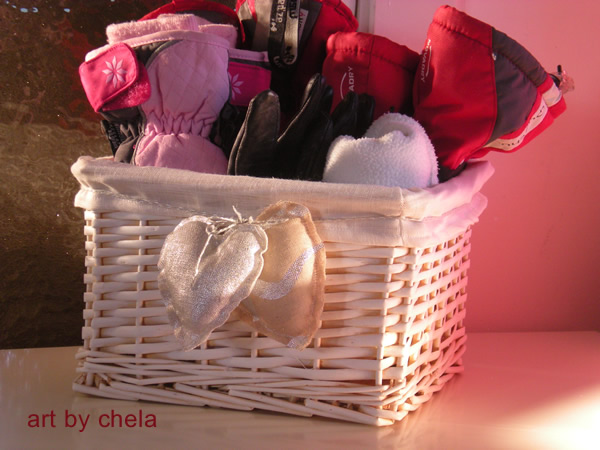 * Art by Chela *: Customizando canastas de mimbre