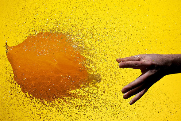 Randomnies: Amazing bursting baloons photography by Edward Horsford