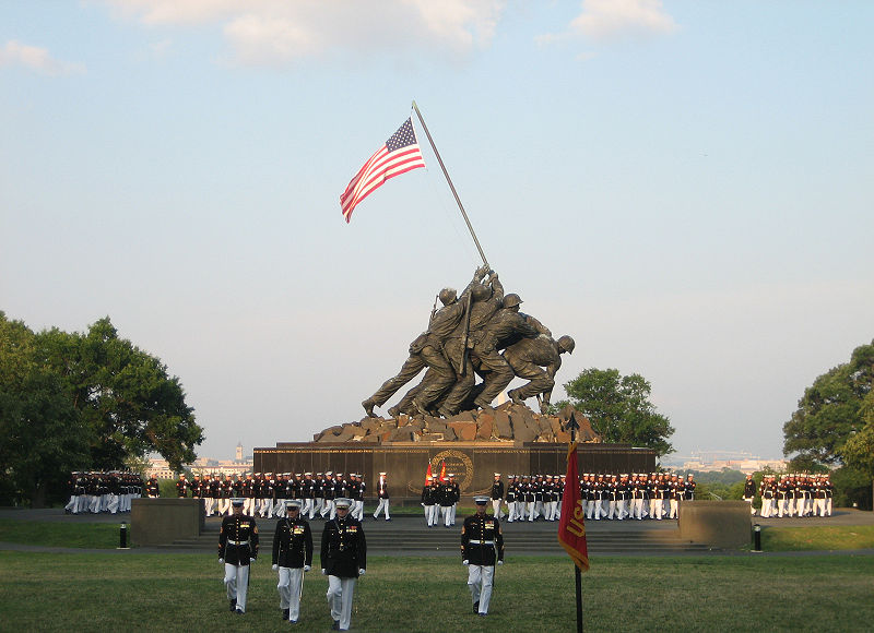 [800px-USMC_War_Memorial_Sunset_Parade_2008-07-08.jpg]