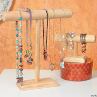 How to display jewelry
