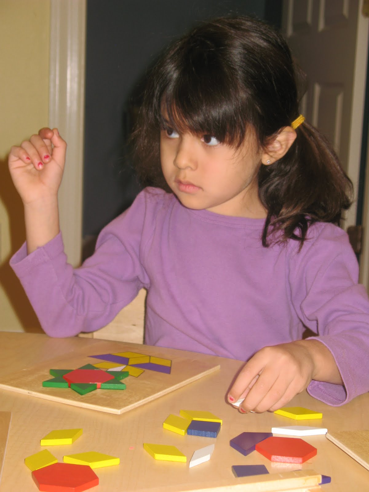 Kinder Gan Preschool : same vs. different