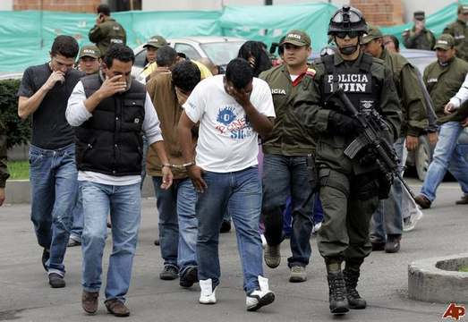 http://4.bp.blogspot.com/_q7leA9LfmAY/TIfl3DVE0BI/AAAAAAAAAWE/T7Au4A_JJv8/s1600/colombia-drug-traffickers-2008-10-31-12-34-54.jpg