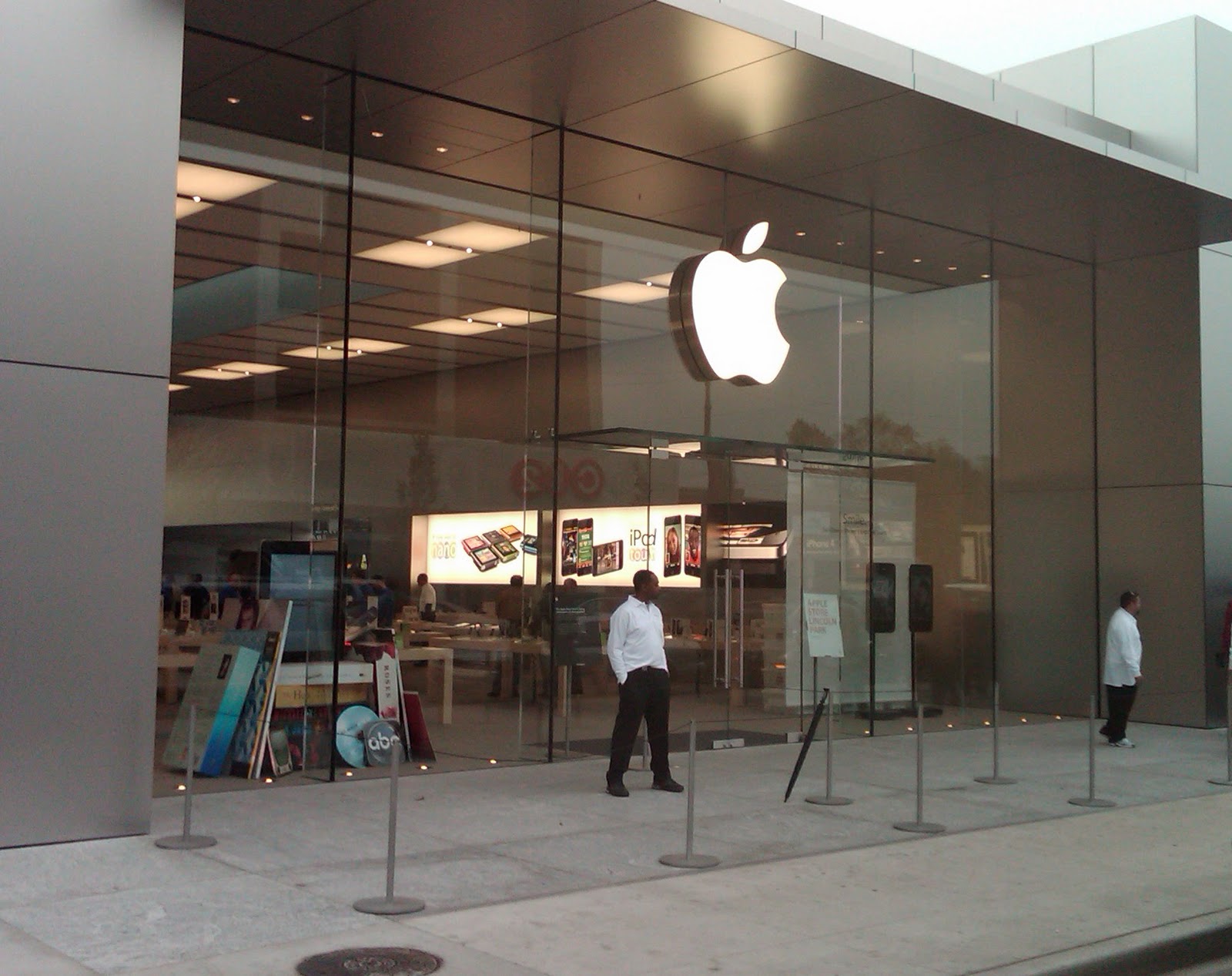 Global Economic Apple's Grand Opening of New Lincoln Park, Illinois
