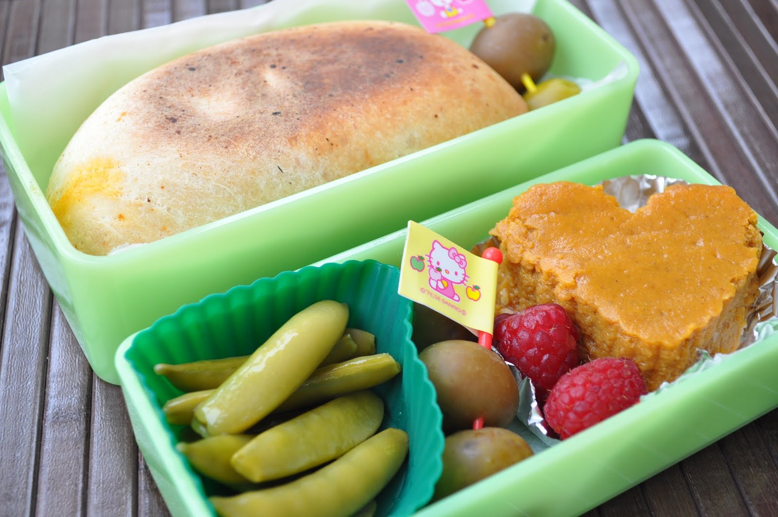 krajee-bento-mom-roasted-chicken-with-olive-calzone