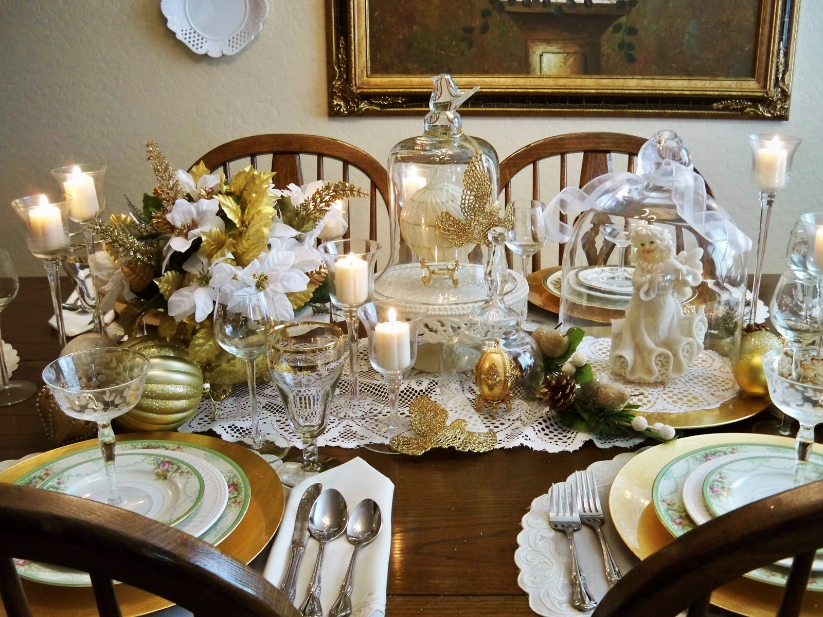 christmas tablescape, gold and white tablescape