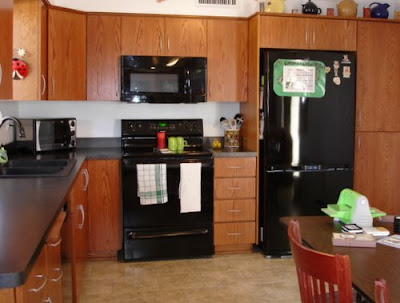 Simply Handcrafted: Kitchen Cabinets Complete!!