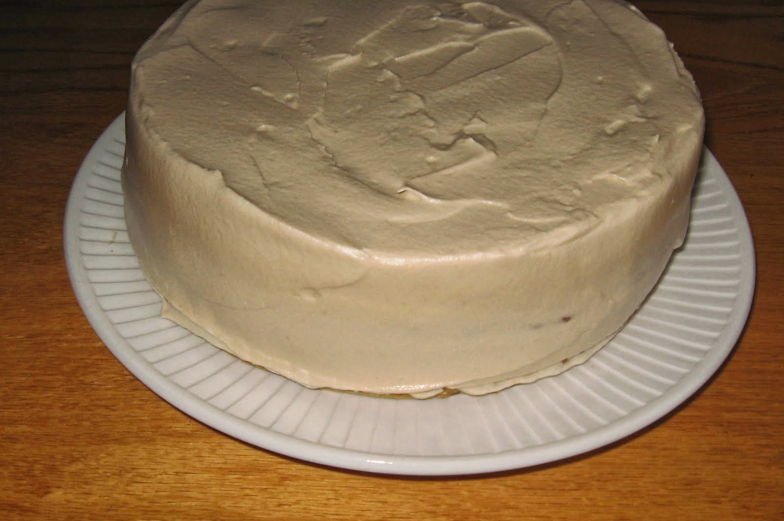 zsuzsa is in the kitchen FLUFFY BROWN SUGAR FROSTING