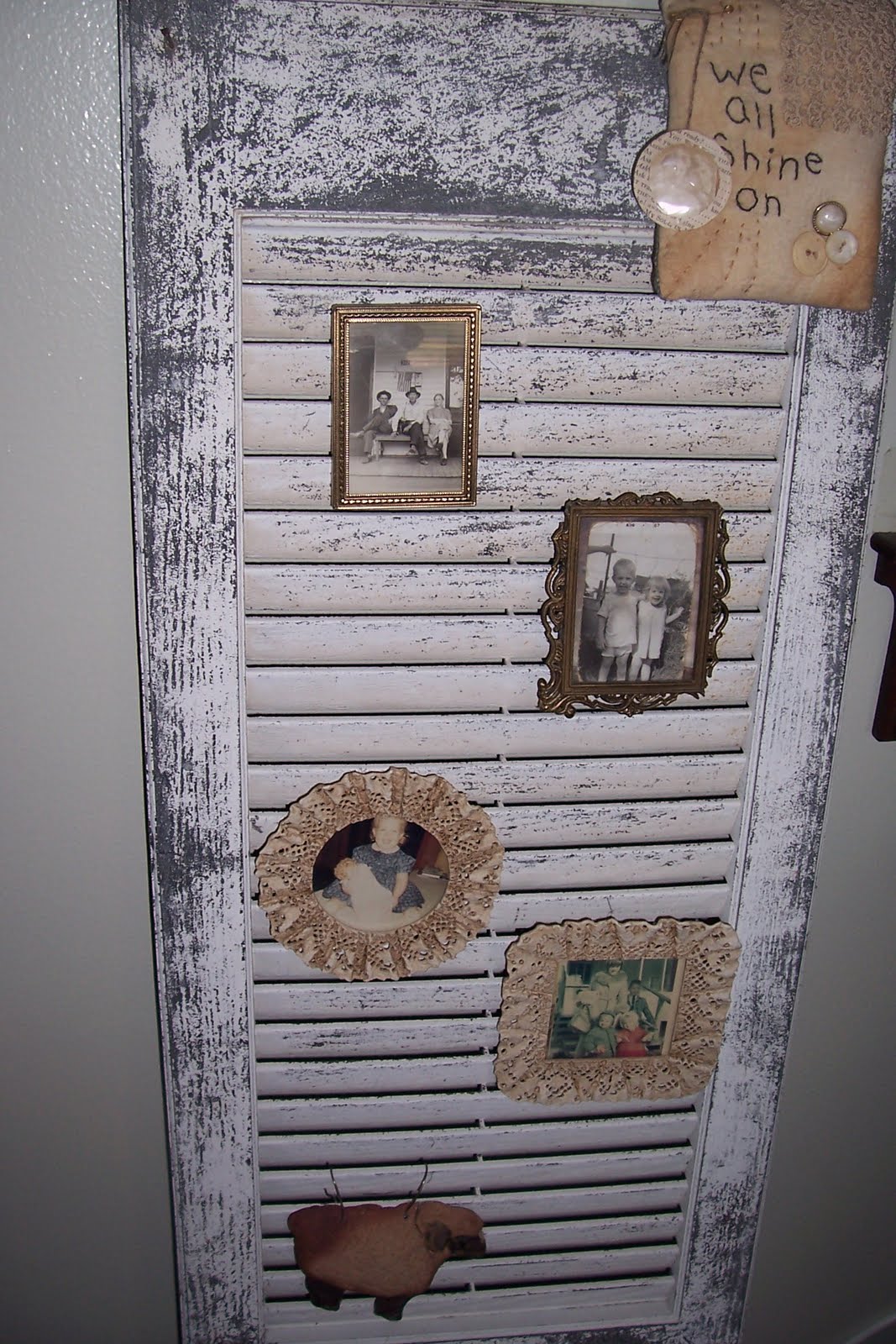 A Primitive Plot I Like Old Window Frames And Shutters And Yesterday I Brought This Old Shutter Home From My Booth At Town Peddler The Little Picture Frames With Easel Backs Fit Nicely In Slats