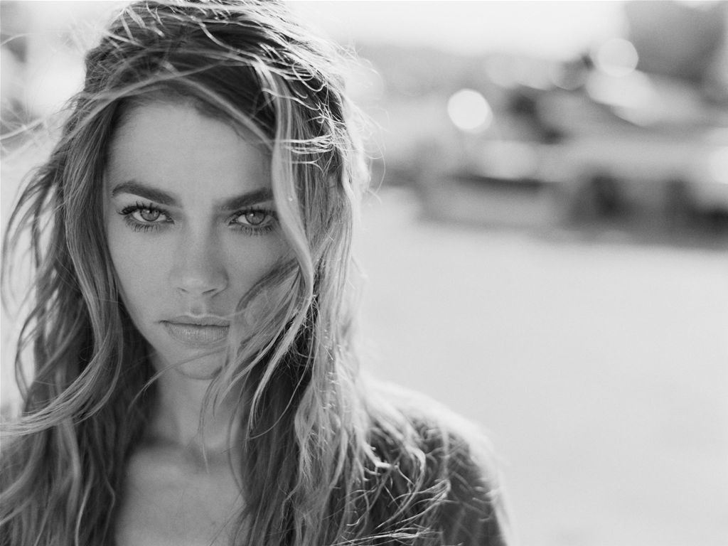 http://4.bp.blogspot.com/_qR1mOtfkNiI/TQg9Dx8SPmI/AAAAAAAAAxY/wCZL6608rvU/s1600/Denise_Richards_Black_and_White_Pics6.jpg