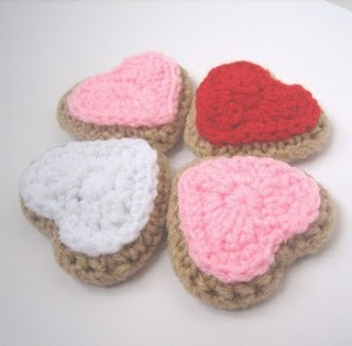 Free Knitting Patterns - Heart Double Knit Hot Pad | KnittingHelp.com