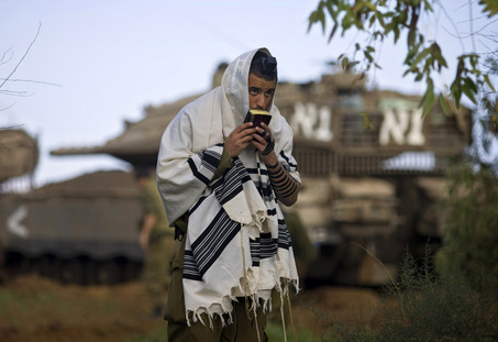 [large_ISRAELi-Soldier-Prayers-Dec30-08_Meye.jpg]
