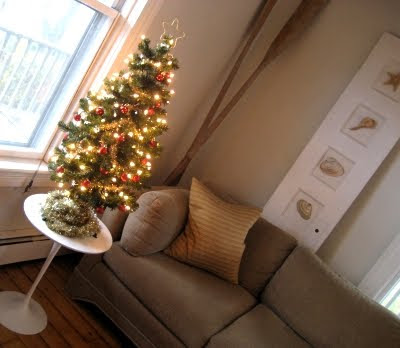 small Christmas tree entry