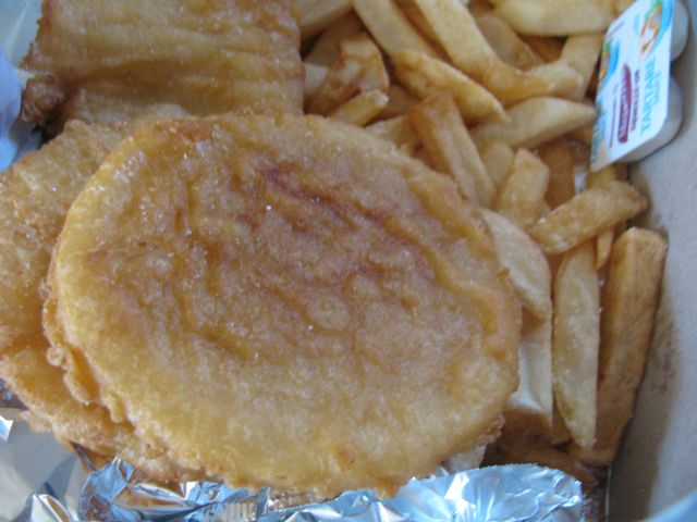 http://4.bp.blogspot.com/_qYdjQ_AqXDE/TELO5rFtvhI/AAAAAAAAHWs/Jr0UUfz08RM/s1600/fish+and+chips+potato+cake.jpg