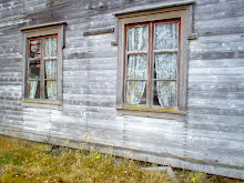 Vackra fönster på ett gammalt hus