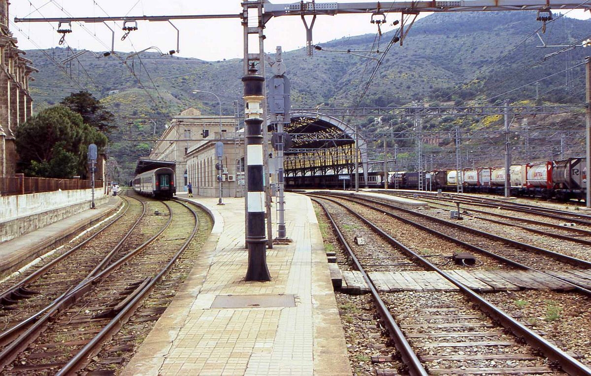 transpress nz France Spain rail gauge change stations at Cerbère and