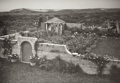 [grey+gardens1.JPG]