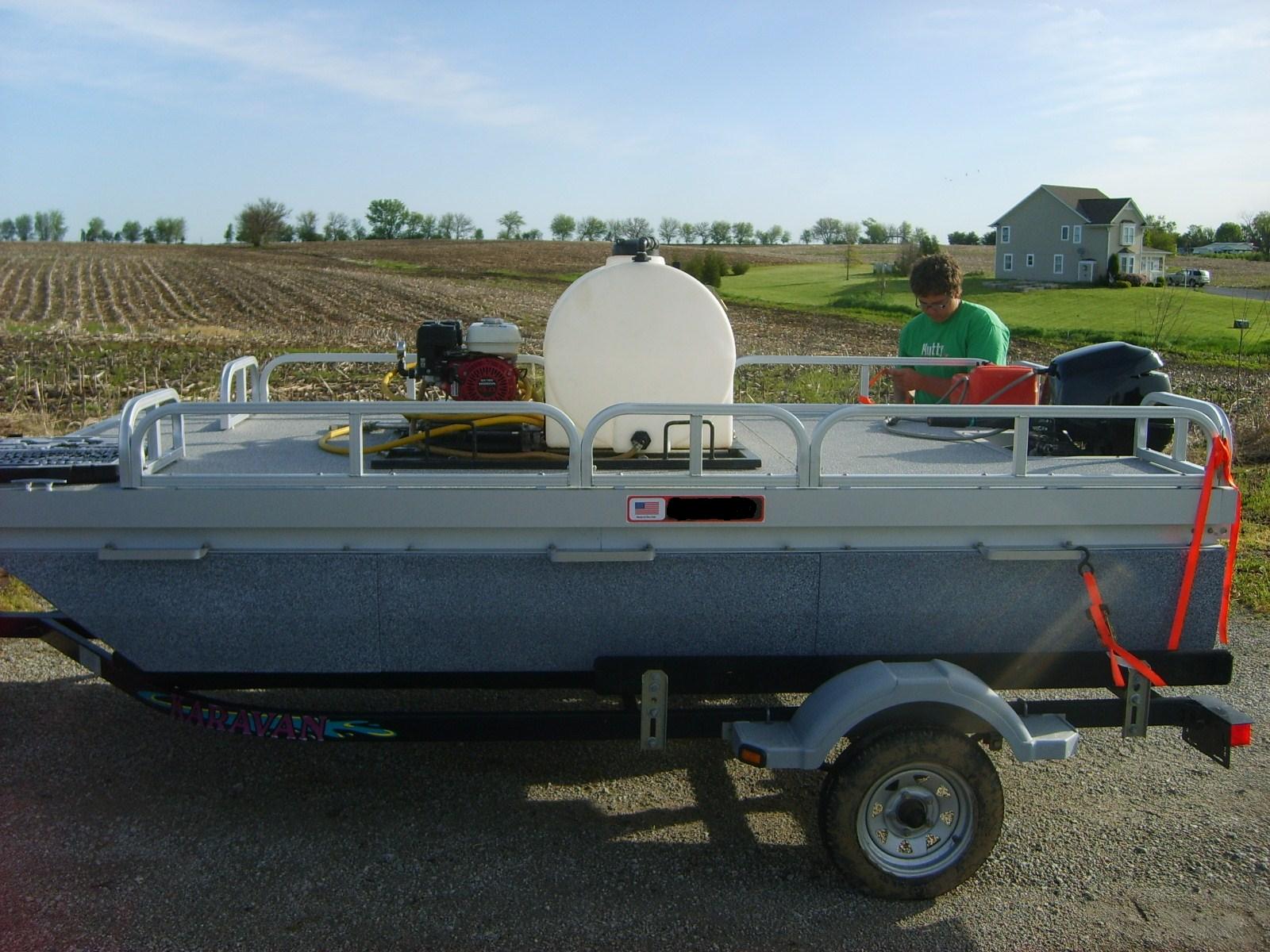 [hb+pond+spraying+boat.jpg]