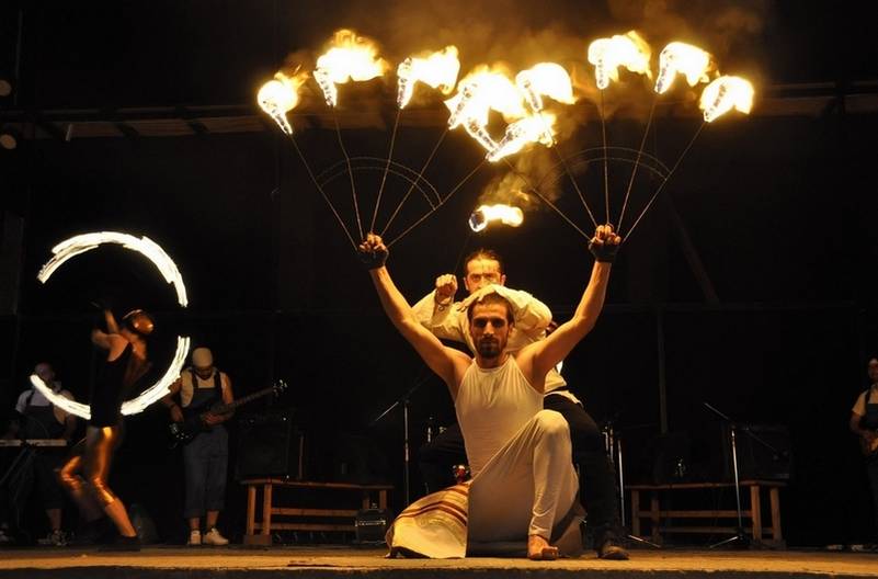 Театр движения первых. Movement theatre тбилиси. театр движения тбилиси. театр движения. театр движения лик.