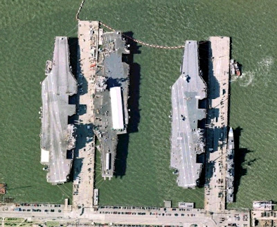 נושאות מטוסים אמריקאיות בבסיס נורפולק