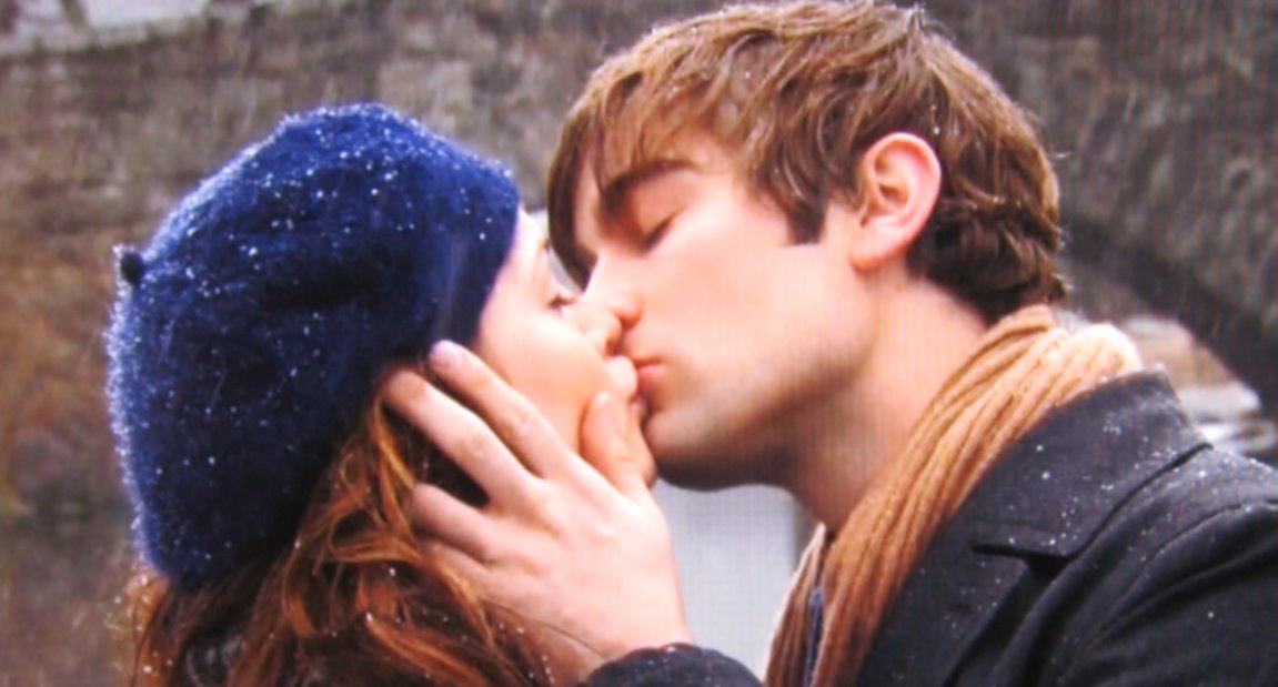 [OMFGG-blair-nate-kiss-2.jpg]
