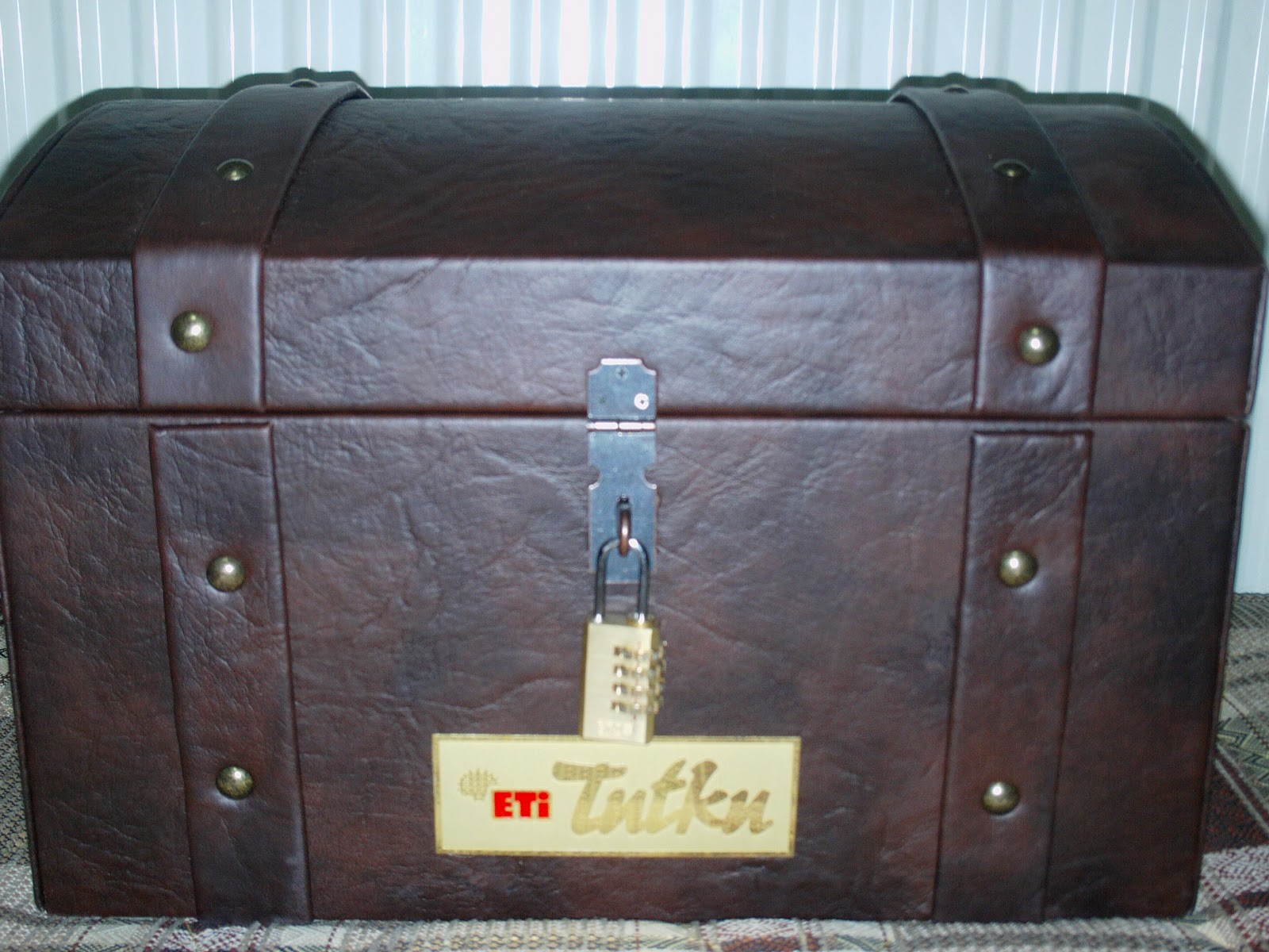 AYSELL� E DAİR ; AYSELL VE ETİ TUTKU KAMPANYASI ( TUTKU DOLU HAZİNE