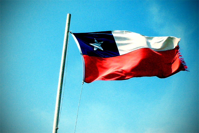 [Bandera_chilena_flameando_en_Huara.jpg]