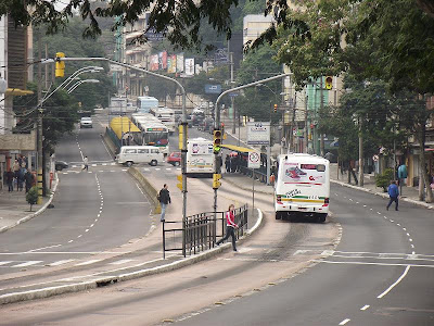avenida protásio alves no bairro santa cecília em porto alegre em um dia nublado