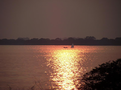 por do sol no lago Guaíba