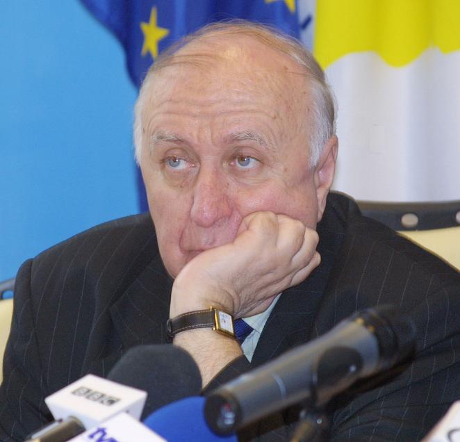 [Profesorul+Gheorghe+Buzatu.jpg]