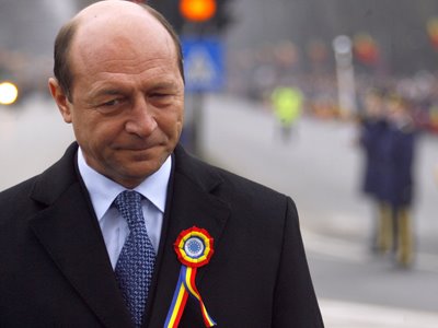 [basescu-tricolor.jpg]