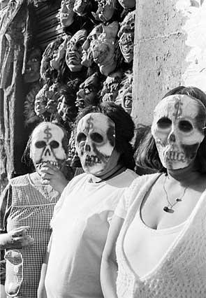 [prostituatele+lui+basescu+si+soros.jpg]