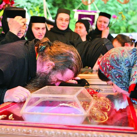 [Sfanta+Parascheva+Iasi.jpg]