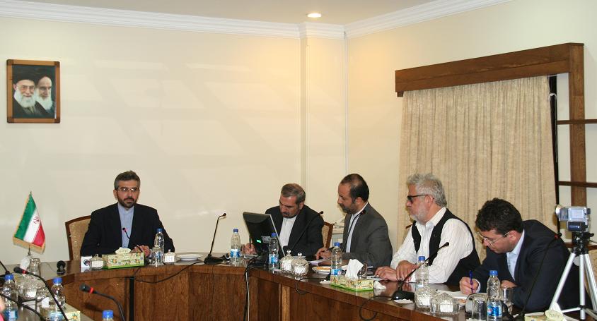 [consiliul+national+de+securitate+iran+teheran+roncea.JPG]